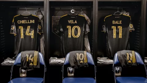 Camisetas Gareth Bale, Carlos Vela y Giorgio Chiellini .jpg
