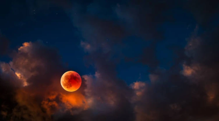 Eclipse de sangre en mayo 2023