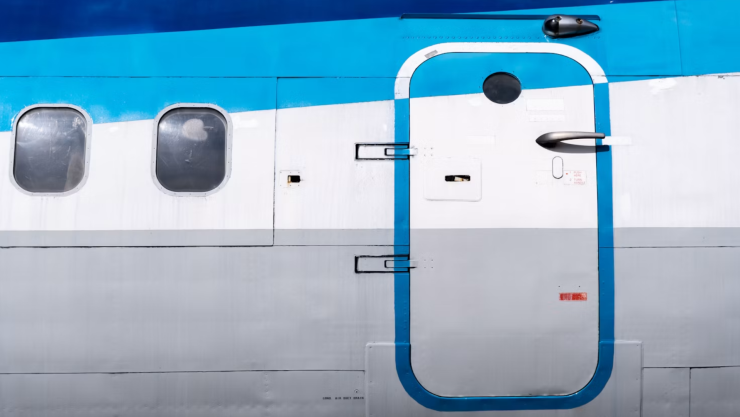 avión ventanilla succionado.png