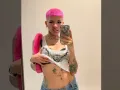 Cazzu cabello rosa.jpg
