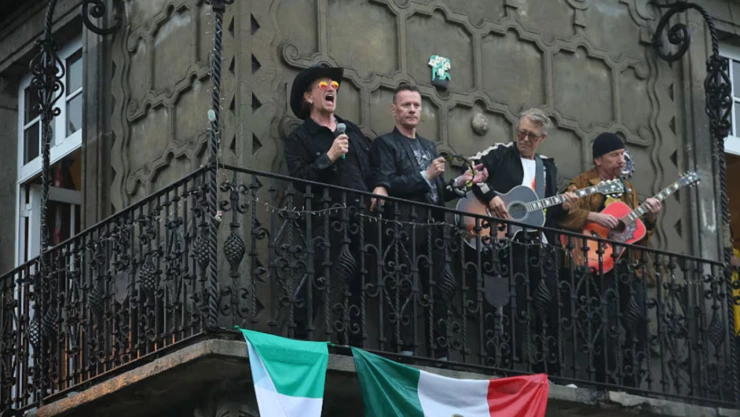 U2 tocó en balcón de casa en el Centro Histórico de la CDMX