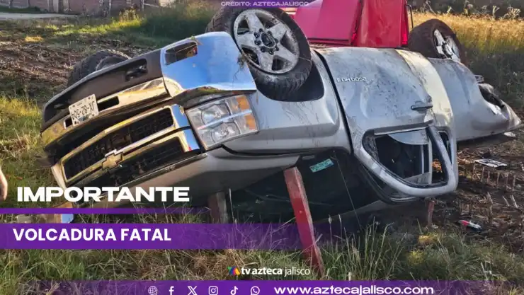ÚLTIMA HORA | Volcadura de camioneta sobre carretera Arandas-Martínez Valadez deja una persona atrapada bajo el vehículo y cuatro lesionados