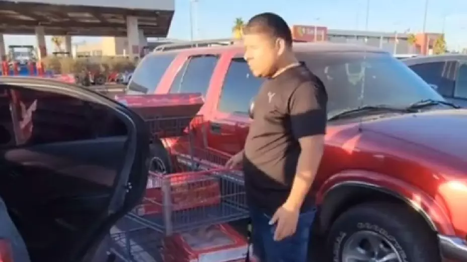 VIDEO_ Revendedor de Rosca de Reyes envía mensaje a sus haters