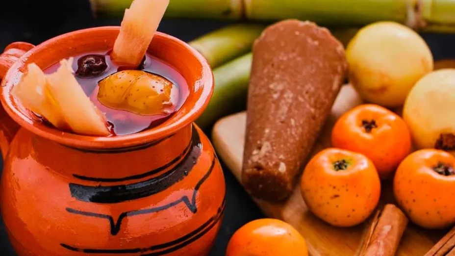 Ponche de frutas navideño: ¿Hace daño tomarlo?