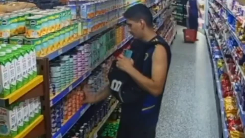 se llevó más de 30 latas de atún.png