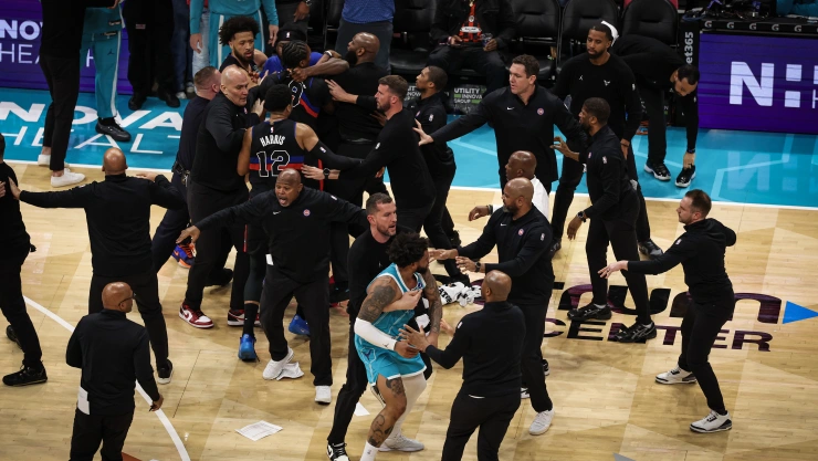 Bronca entre los Charlotte Hornets y los Detroit Pistons de la NBA