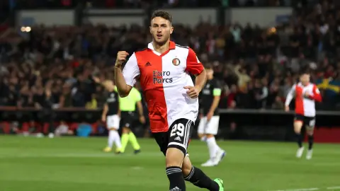 Santiago Giménez celebrando gol con el Feyenoord