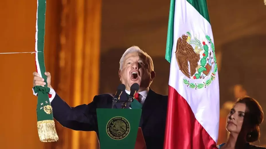 ¿A qué hora y dónde ver en vivo el grito de independencia de AMLO?