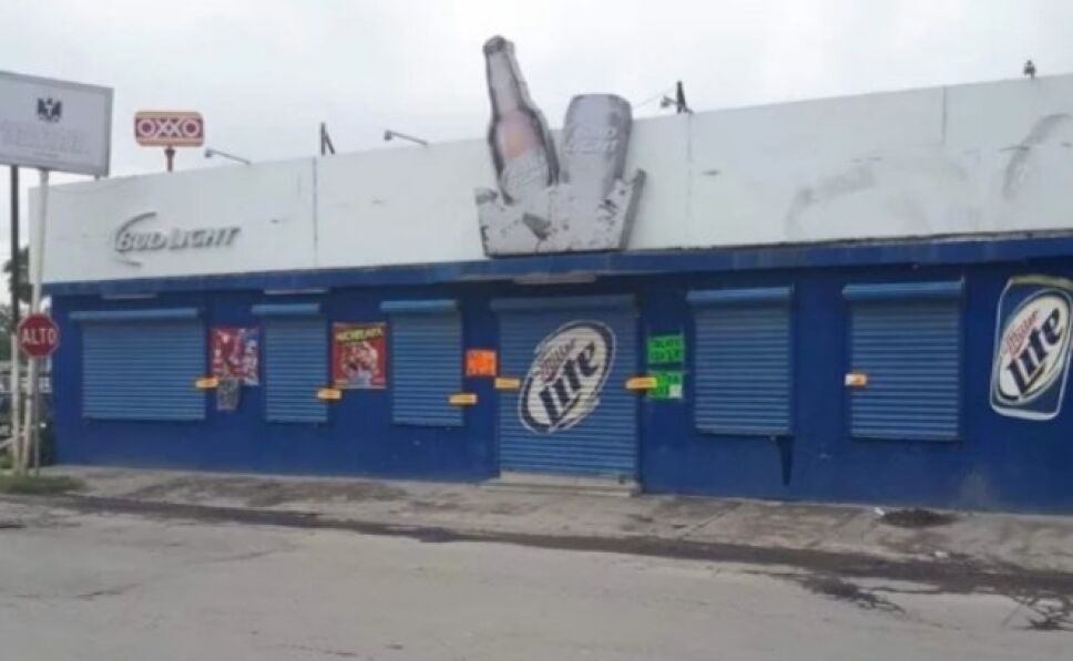 Cierran negocio por colocar maniquí zombie con foto de la alcaldesa de Reynosa