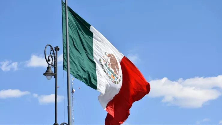 Multa por modificar la bandera de México