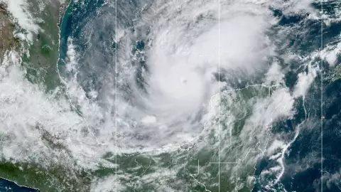 Huracán Milton aumenta su fuerza y alcanza la categoría 5 HOY 7 de octubre de 2024.jpg