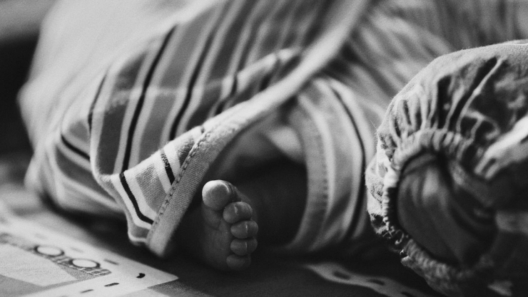 Bebé muere tras agresión en Edomex; madre es detenida al salir del hospital