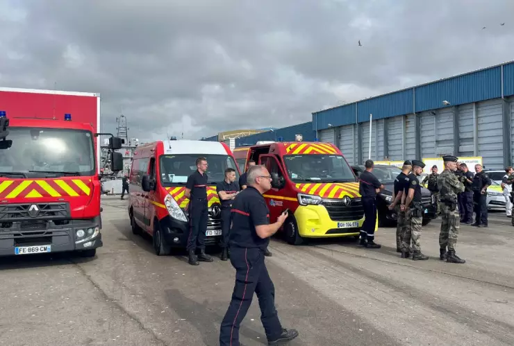 Migrantes que intentaban cruzar a Reino Unido mueren tras hundimiento de barco