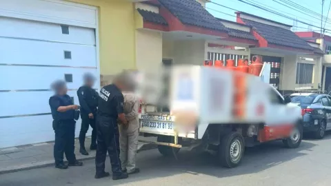 Peligro en calles de Teziutlán; repartidor de gas casi provoca accidente y lo descubren manejando presuntamente ebrio