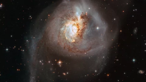El telescopio Hubble de la Nasa, en un trabajo coordinado con la Agencia Espacial Europea, logró captar en un video la fusión de seis galaxias.