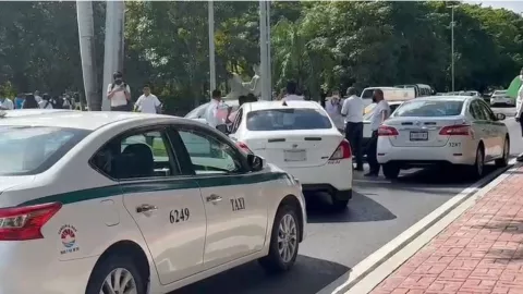 bloqueo taxistas cancun costera