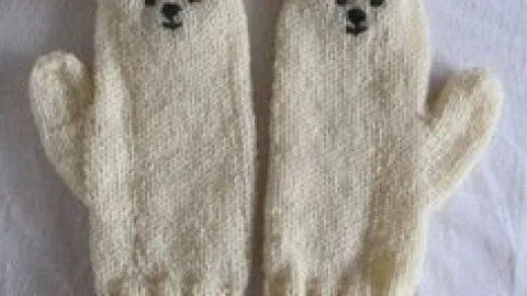 Utiliza los guantes de lana como limpiadores de polvo para tus pantallas