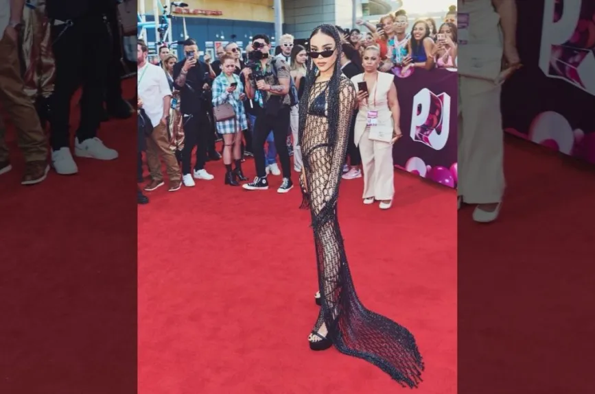 Danna Paola alfombra roja.jpg