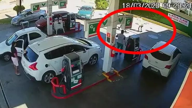 Hombre le prende fuego a despachador de gasolina (VIDEO)
