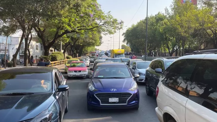 Cierran ambos carriles de avenida Aquiles Serdán, CDMX