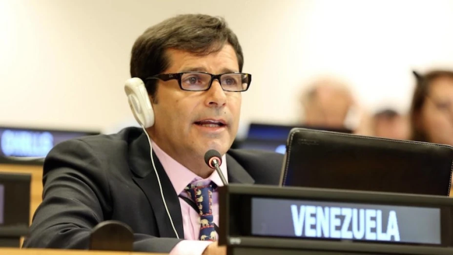 Dimisión venezolano