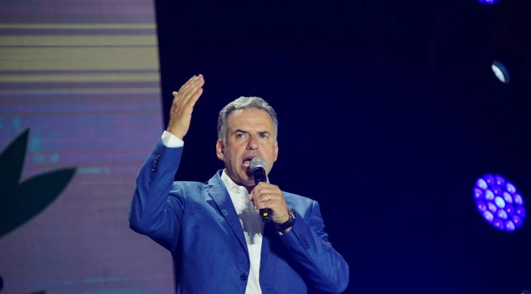 quien_yamandu_orsi_ganador_segunda_vuelta_elecciones_presidenciales_uruguay_balotaje_mitin_