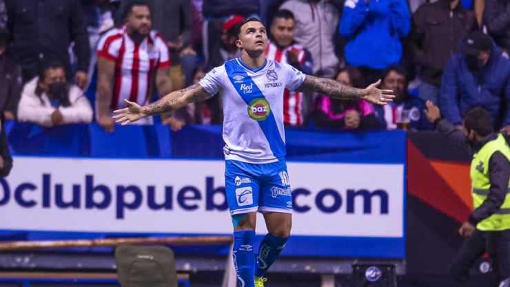 Christian Tabó con la camiseta del Puebla