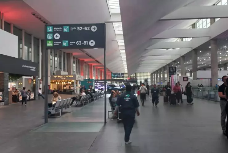 Detienen a pasajero en el AICM que intentaba transportar kilos de morfina