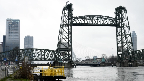 holanda puente historico yate jeff bezos