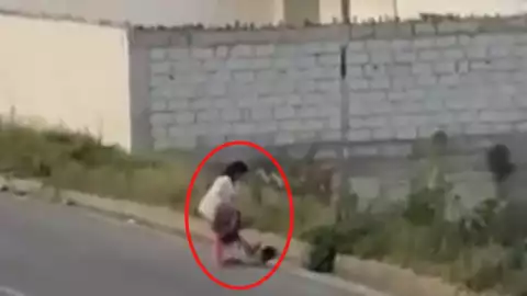 Detienen a madre por patear a su hijo de dos años