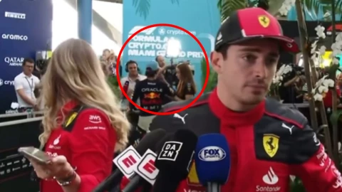 Video_ Jefa de prensa de Ferrari no deja de ver a Checo Pérez