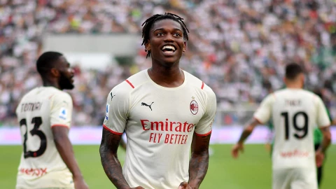 El portugu&eacute;s Rafael Leao festeja su gol ante el Sassuolo en la Serie A