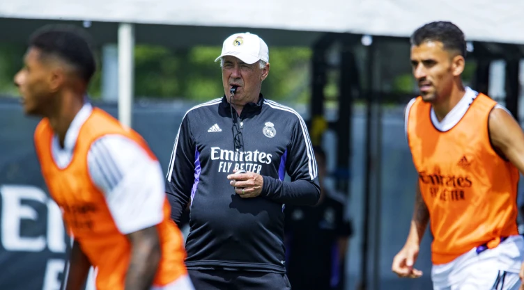 Carlo Ancelotti en el entrenamiento del Real Madrid