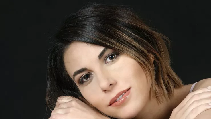 La bichectomía es un procedimiento que adelgaza las almohadillas de farsa en las mejillas para revelar pómulos más definidos.