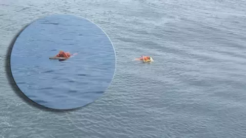 ¡Como en Titanic! Rescatan a pescador tras pasar casi un día flotando en una puerta en el océano