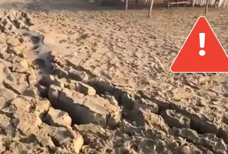 Así se vio la grieta formada en Barra Vieja tras el sismo registrado en Guerrero