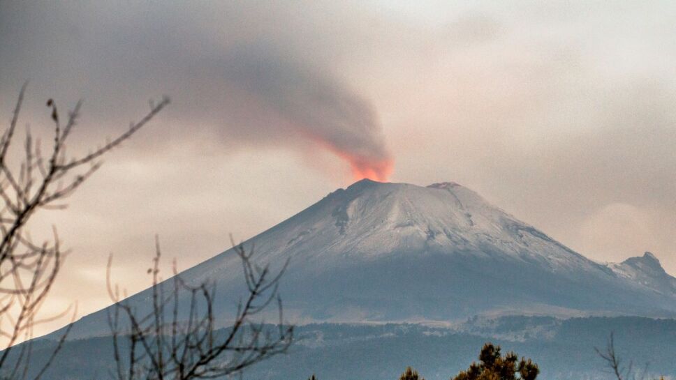 Se emite una alerta por caída de ceniza en CDMX tras la actividad del Popocatépetl