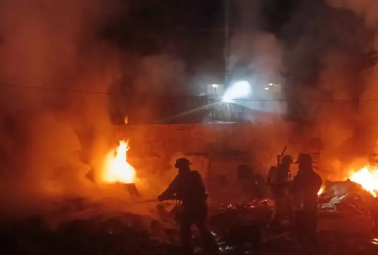 Dos incendios destacan entre 48 servicios atendidos por bomberos en Tijuana