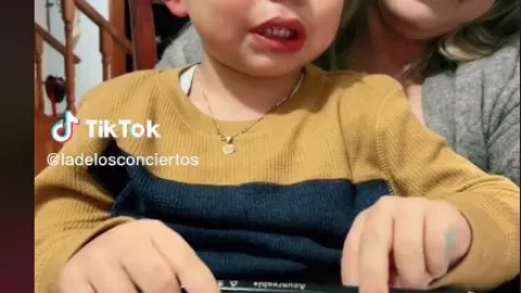 Pequeño se niega a hacer su tarea de manera épica