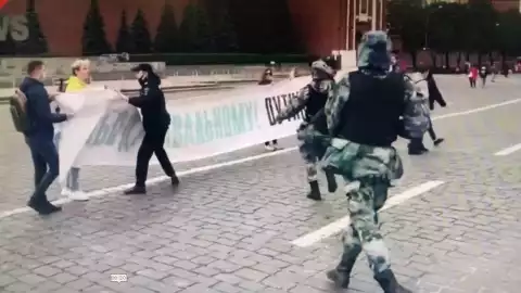 Reprimen protesta en Plaza Roja de Moscú en apoyo a Navalny