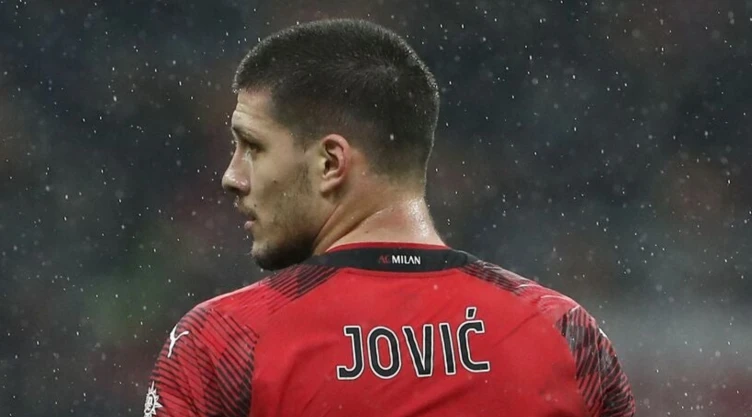 Luka Jovic, exjugador del AC Milan, tiene una oferta de Medio Oriente