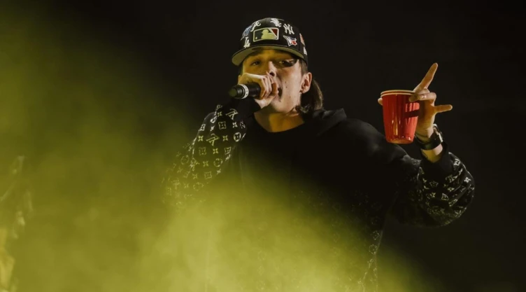 Analizan cancelar el concierto de Peso Pluma en Tijuana por supuestas amenazas