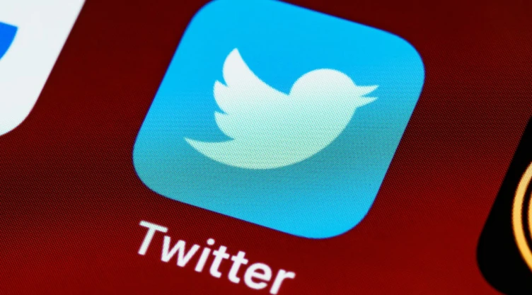 twitter burla caida Whatsapp.jpg