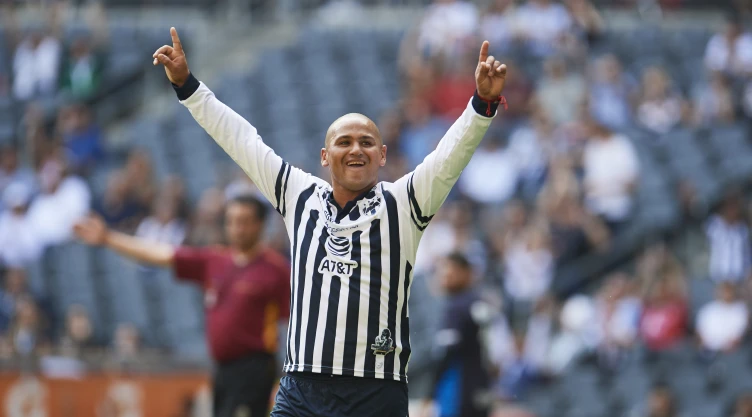 El regalo de Rayados de Monterrey para el ‘Chupete’ Suazo