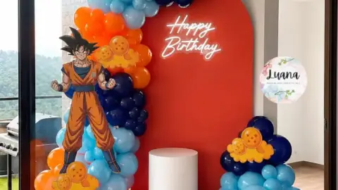 Así puedes crear un arco de globos de Dragon Ball sencillo