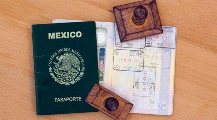 Pasaporte y otros documentos como el permiso ETIAS necesitarás para viajar a Europa este 2025