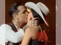 Ángela y Nodal beso (4).jpg