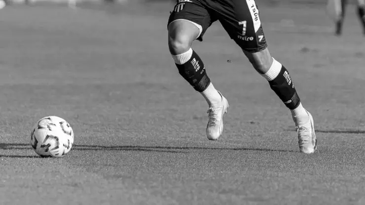 Muere futbolista Safwan Awae tras ser golpeado por un rayo.