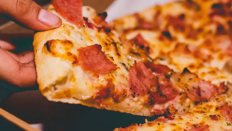 ¿Cuál es la pronunciación correcta de la palabra pizza: “pisa, pitsa o picsa”?