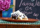Tamales en salsa de huitlacoche